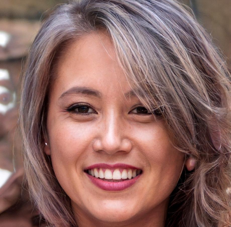 Müşteri ilişkileri uzmanımız Zehra Hanım